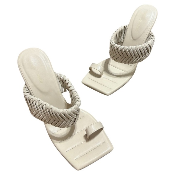 AZALEA WANG TAKE ME ON A VACA STILETTO SANDAL IN NUDE size 8.5 - Picture 2 of 9